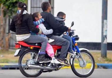 La imprudencia de algunos motociclistas podría terminar en tragiedia.