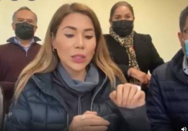 Tania Flores hizo un llamado a través de vídeos publicados en las redes sociales para que los musquences eviten comprar en el negocio “Comercial la Bodega”.
