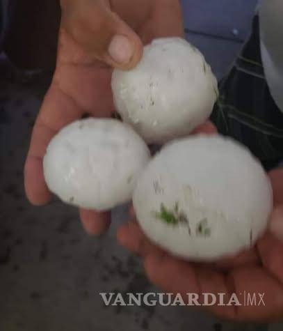 $!Se disipa amenaza de tornado en Ciudad Acuña; en Del Río cae granizo tamaño bola de beisbol