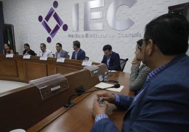 Cinco organizaciones civiles en Coahuila buscan constituirse como partidos políticos, pero enfrentan desafíos debido a la falta de tiempo para cumplir con todos los requisitos del IEC.