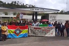 Comunidad Indígena de Michoacán a las afueras de la CFE en protesta por daño ambiental
