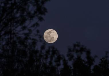 Diciembre nos sorprenderá con eventos astronómicos que no podrás perderte. Desde la última superluna de 2025, ‘Luna Fría’; lluvia de estrellas de las Gemínidas; lluvia de meteoros Úrsidas; y el Solsticio de invierno