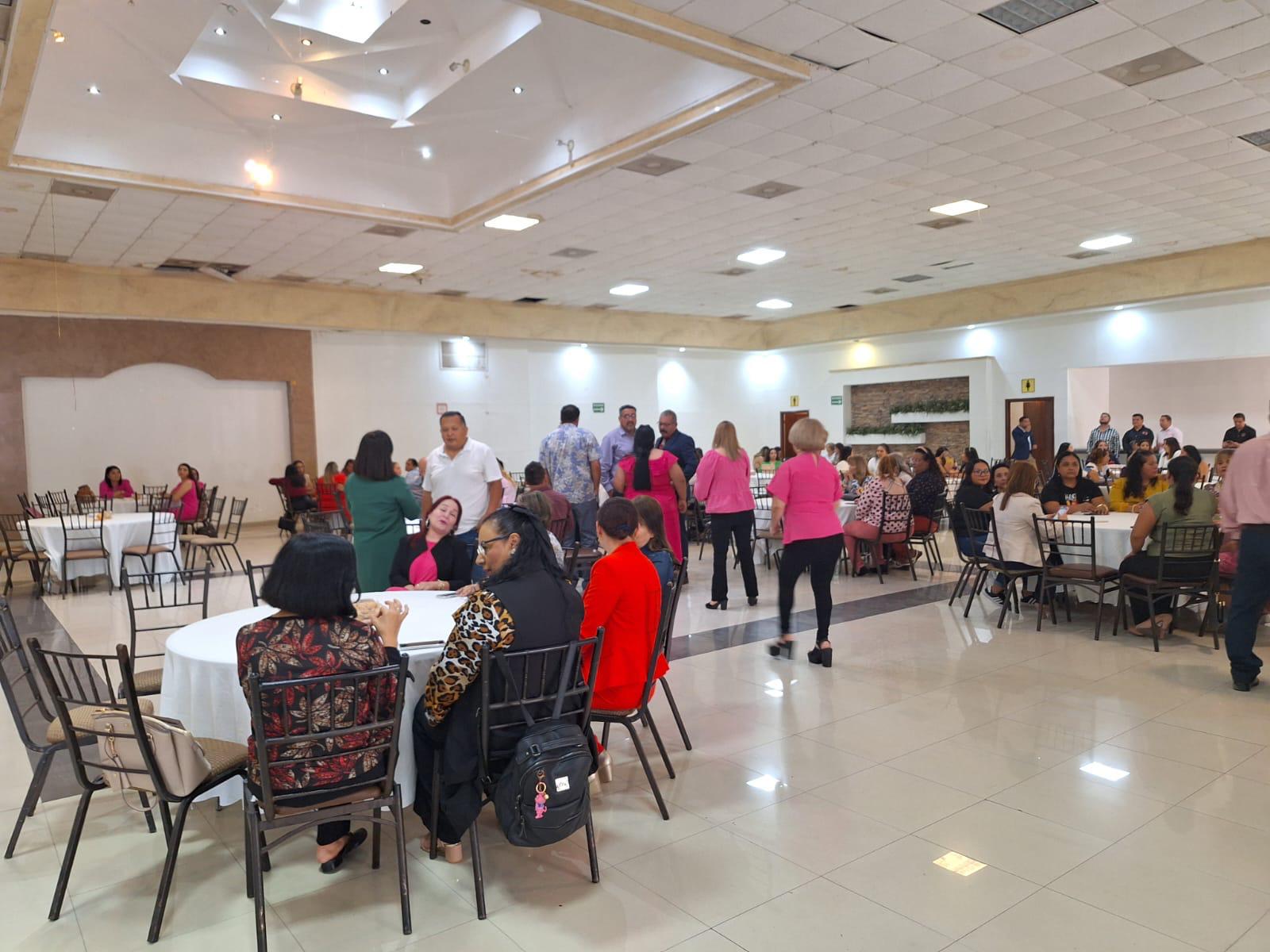 Celebran en Monclova a las maestras de la Región Centro de Coahuila, por Día de la Educadora. Noticias en tiempo real