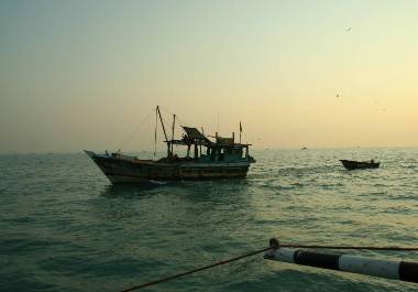El régimen iraní había advertido que cualquier barco que atravesara el Estrecho de Ormuz sería atacado, y el canal ha permanecido prácticamente cerrado desde el inicio de la guerra.