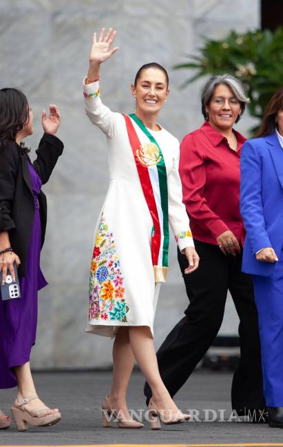 $!Según expertos fue una acertada elección este vestido por los colores, el diseño y la representación mexicana.