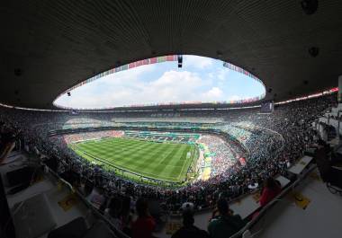 Miles de espectadores ocupan las gradas para presenciar el arranque del torneo.