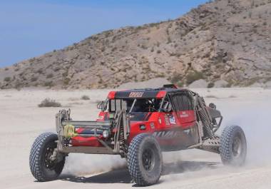 Pilotos de autos, UTV, motocicletas y cuatrimotos desafían las brechas y caminos de terracería del desierto coahuilense.