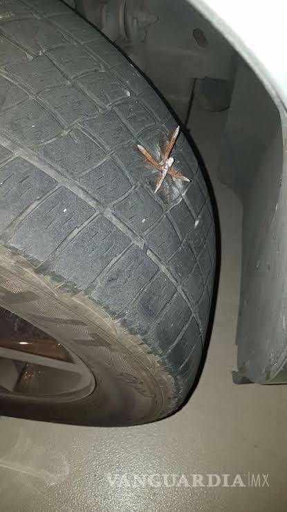 $!La calidad de las llantas modernas ha disminuido, según vulcanizadores; ahora son más susceptibles a daños por objetos como tornillos de acero y clavos industriales que abundan en calles y carreteras.