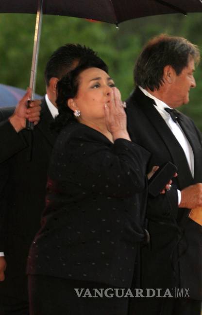 $!27 de abril de 2004. La actriz Carmen Salinas, a su llegada a la alfombra roja para el estreno de la película Zapata. Cuartoscuro/Sandra Perdomo
