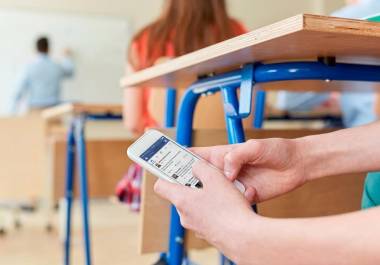 Algunas instituciones plantean mantener los celulares como herramientas educativas, siempre que se utilicen de manera responsable.