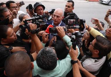 Román Alberto Cepeda, a su llegada al Congreso de Coahuila en Saltillo, para aclarar el estado de la seguridad en Torreón, fue abordado por los medios de comunicación.