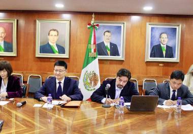 Delegación de sindicatos chinos durante su visita a la sede nacional de la CTM en México.
