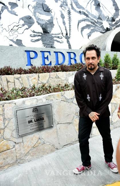 $!Inauguran macro mural de Dr Lakra en Nuevo León