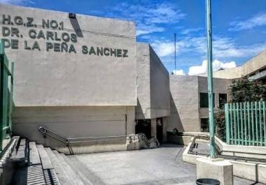 El joven fue trasladado por sus familiares a la Clínica Uno del IMSS tras presentar síntomas de intoxicación.