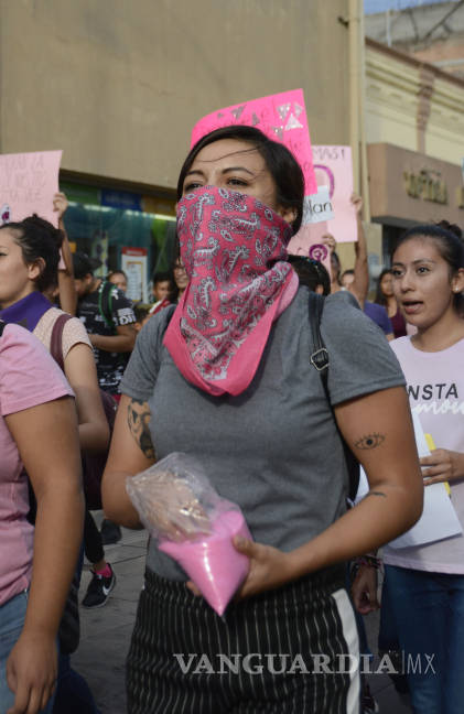 $!Marchan feministas de Saltillo contra la violencia; aseguran que hay más mil 521 denuncias contra policías