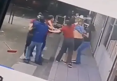 En un video publicado en redes sociales señalan presunta agresión contra un supuesto trabajador menor de edad; esposa del dueño responde con video.