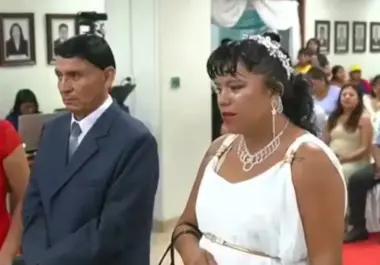 El video de una boda se ha convertido en un meme viral, pues no terminó como las historias de amor, la novia huyó del lugar y dejando al novio con la explicación “perdónenme todos, pero no acepto”.