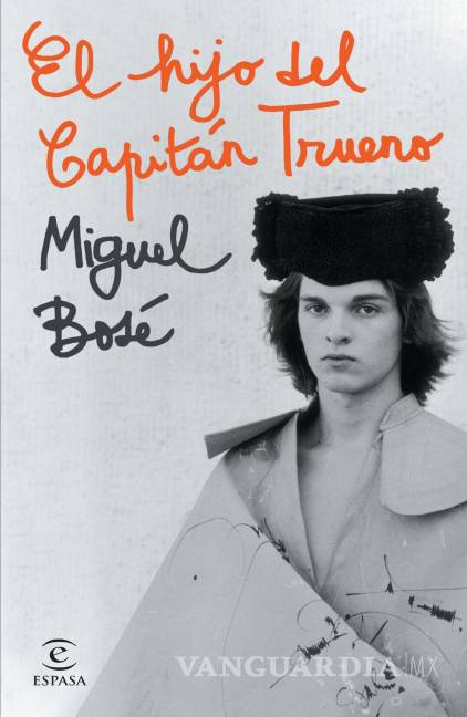 $!En 488 páginas Miguel Bosé relata su vida hasta que por primera vez pisó un escenario.