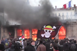 Incendio de la Oficina de Turismo en Lyon, Francia, tras protestas.