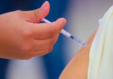 La vacunación temprana es la estrategia más efectiva para prevenir la infección.