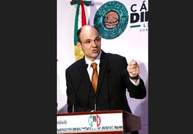 El diputado Jericó Abramo presentó en la Cámara Baja la iniciativa para prohibir cuotas de reinscripción.