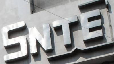 En un escrito difundido en redes sociales, el secretario de Organización de la Sección 22 del SNTE, César García Zurita, informó a las bases magisteriales que se debía continuar con la toma de las instalaciones de Pemex.