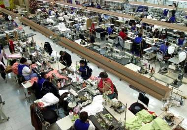 En el cuarto mes el personal sumó 3 millones 226 mil 608 personas, quienes se encontraron en su mayoría en la fabricación de equipo de transporte. FOTO: