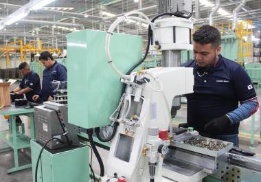 Coahuila lidera la producción automotriz nacional con una participación del 14.8 por ciento en la manufactura de autopartes.