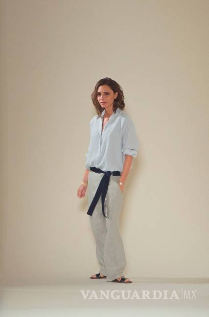 Victoria Beckham apuesta por una primavera en terciopelo