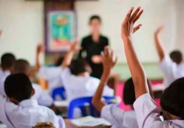 De avanzar en el proceso legislativo, la reforma obligaría a las autoridades educativas a ajustar los programas de estudio.