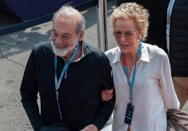 El noviazgo que Carlos Slim tiene con Mercedes Sánchez Navarro, se ha mantenido en un bajo perfil, debido a que la pareja solo ha sido vista en público durante unas 5 ocasiones.