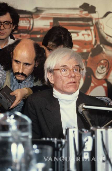 $!El artista estadounidense Andy Warhol, una de las figuras claves del pop art, en una imagen de archivo en Madrid en 1983. EFE/ra