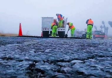 Con una inversión de 154 millones de pesos, la SICT reparó más de 3 mil baches en carreteras federales de Coahuila y continuará atendiendo reportes de nuevos daños.