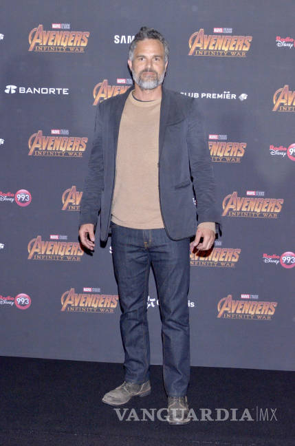 $!Mark Ruffalo se pone sombrero charro y la verde durante la promoción de Avengers en México