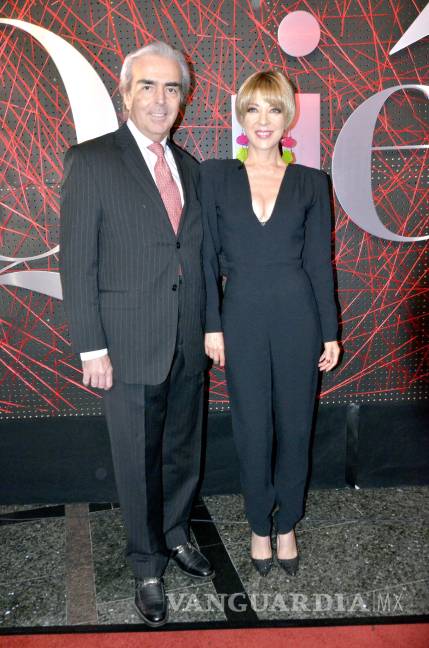 $!Izan Llunas, Paulina Dávila, Ludwika Paleta, Geraldine Bazán, Edith González, Michelle Renaud y una lluvia de famosos en alfombra roja de revista