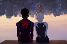 Miles Morales como Spider-Man, con la voz de Shameik Moore, izquierda, y Spider-Gwen, con la voz de Hailee Steinfeld, en una escena de la película “Spider-Man: Across the Spider-Verse”.