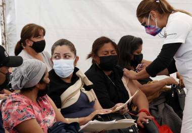 Al día de hoy, México acumula 4 millones 302 mil 69 casos y 300 mil 912 muertes debidas al SARS-Cov2. FOTO: HÉCTOR GARCÍA