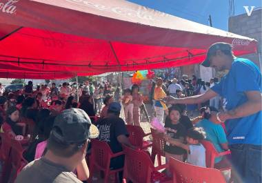 Familias del Quinto Sector participaron en la tradicional posada organizada por ciudadanos voluntarios.