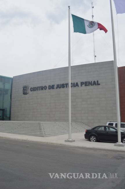 Maestro acosador del CBTis que enviaba fotos desnudo a alumnas recibe prisión preventiva; es ingresado al penal de Saltillo