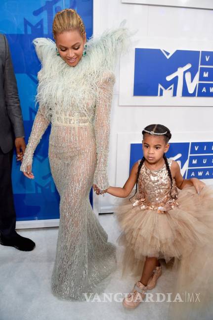 $!Hija de Beyoncé usó vestido de 11 mil dólares en los MTV VMAs
