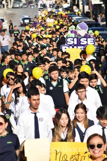 $!Alumnos de diversas universidades de Monclova participaron en la marcha y las actividades de sensibilización.