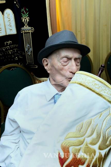 $!El hombre más longevo del mundo celebra su Bar Mitzvah 100 años tarde