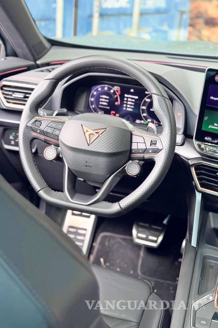 $!El interior presume pantalla de 12.9” y sistema de audio Sennheiser de 390W.