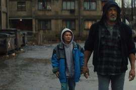 El actor Sylvester Stallone (d) y a Javon “Wanna” Walton en una escena de la película “Samaritan”.