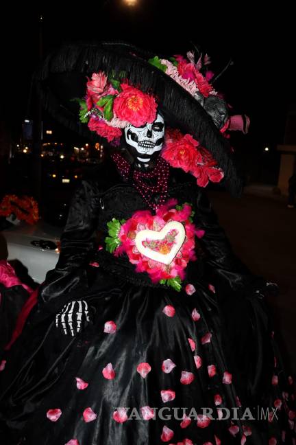 Blanquita, huesuda y bien vestida, ¿cómo es una celebración a la Santa  Muerte en Saltillo?
