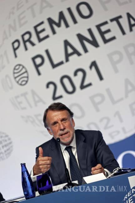 $!El presidente del Grupo Planeta, José Creuheras, durante la presentación de la 70 edición del Premio, un día antes de la concesión de este galardón, después de que este encuentro fuera suspendido en 2020 por la pandemia. EFE/Toni Albir