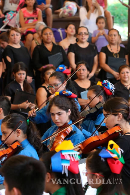 $!Orquesta Esperanza Azteca Saltillo sorprenden con espectacular concierto en El Chapulín