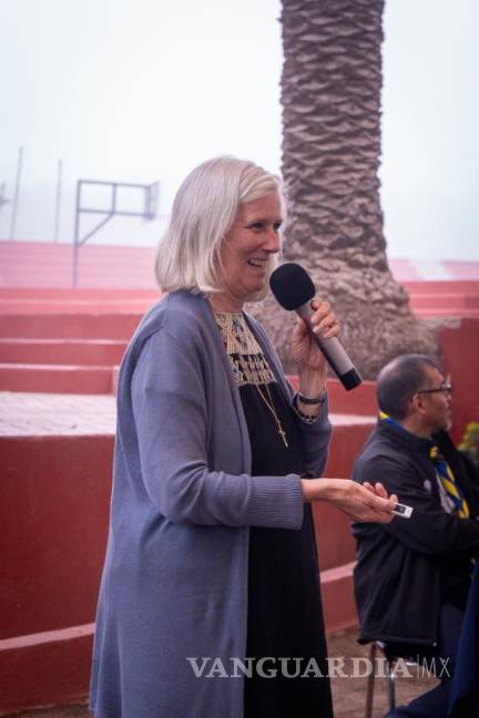 $!Rita Fishburn, hija de Rose Mary Carolyn, ofreció una semblanza de su madre y relató los orígenes del CER como un proyecto de vocación social y educativa.