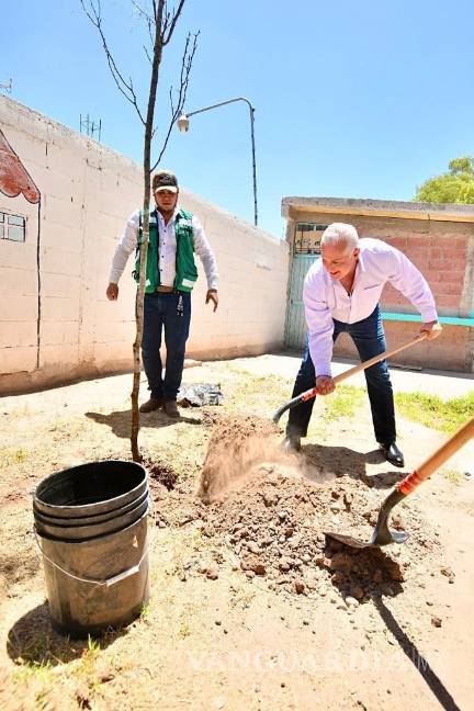 Román Cepeda reconoce a alumnos del programa ‘Mi Querida Escuela’, de Torreón, por impacto positivo en el ambiente