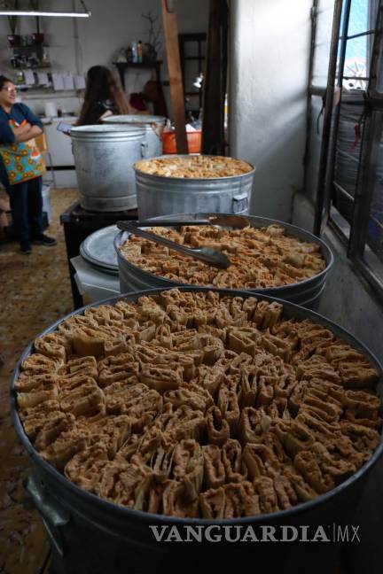 $!Hace 50 años, recuerda doña Paty, la docena de tamales costaba 12 pesos porque era muy barato hacer tamales.